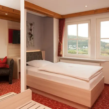 Zum Weissen Stein 4*