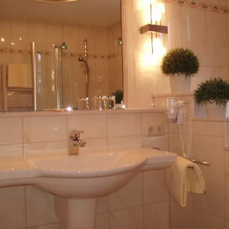 Zum Weissen Stein Hotel 4*